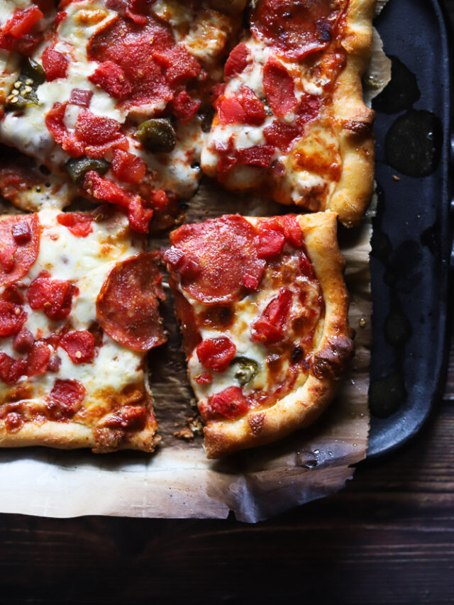 Sweet and Spicy Jalapeño Pizza with Honey Drizzle